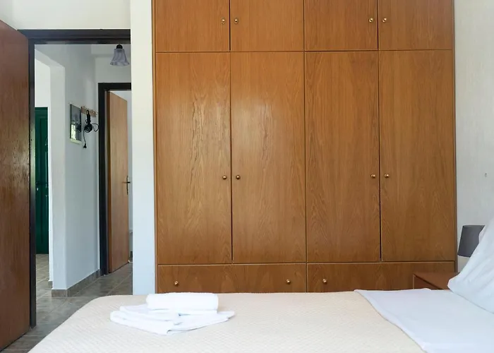 בית נופש Ftelia House *